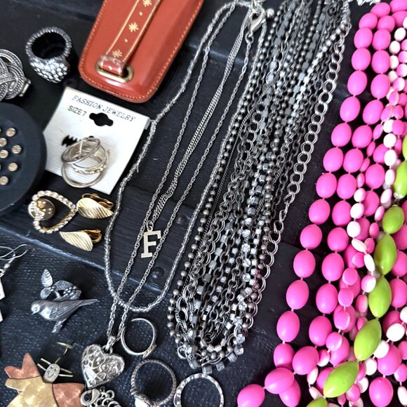 Junk Drawer Jewelry Lot – Assorted Vintage & Costume Pins Bracelets Necklaces - Picture 3 of 10